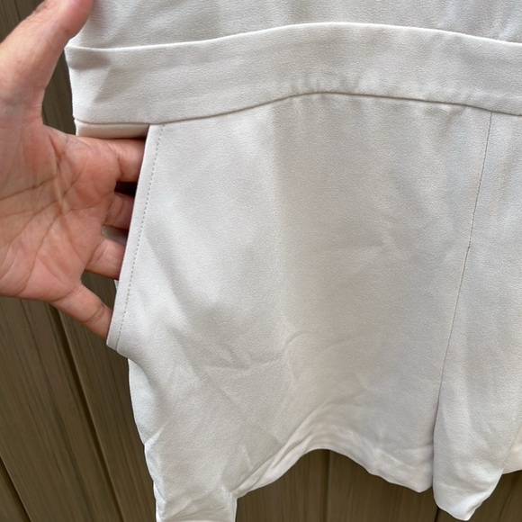 Aritzia Babaton Ozzy Romper size 6 Pockets Back Slit Detail Japanese Fabric NWT - Picture 8 of 16